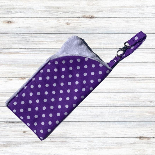 A soft padded glasses case in polka dot cotton and soft white velour lining. The glasses case also benefits from a lobster clip and key ring to fix to a bag strap, belt loop or just to hook.