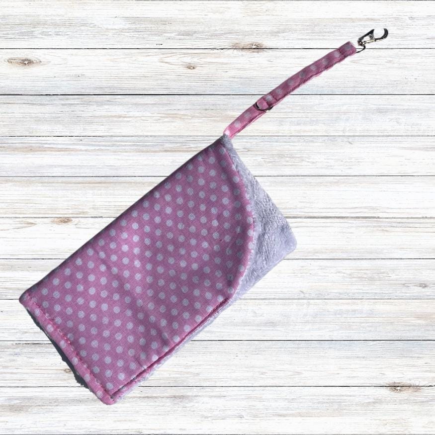 A soft padded glasses case in polka dot cotton and soft white velour lining. The glasses case also benefits from a lobster clip and key ring to fix to a bag strap, belt loop or just to hook.