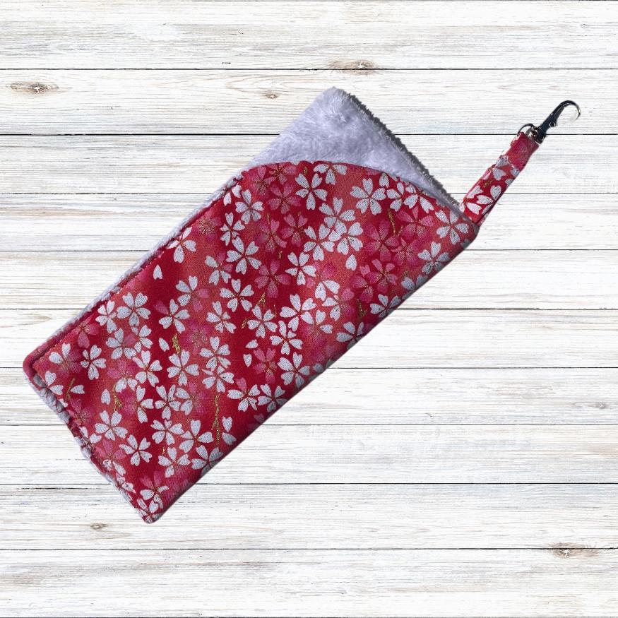 A soft padded glasses case in polka dot cotton and soft white velour lining. The glasses case also benefits from a lobster clip and key ring to fix to a bag strap, belt loop or just to hook.