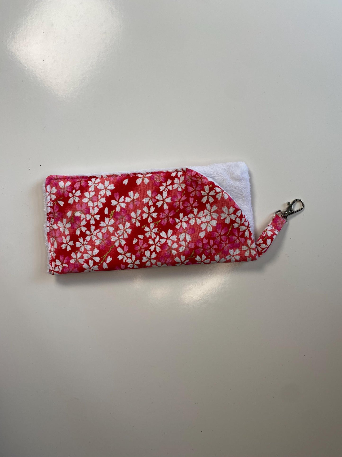 A soft padded glasses case in polka dot cotton and soft white velour lining. The glasses case also benefits from a lobster clip and key ring to fix to a bag strap, belt loop or just to hook.