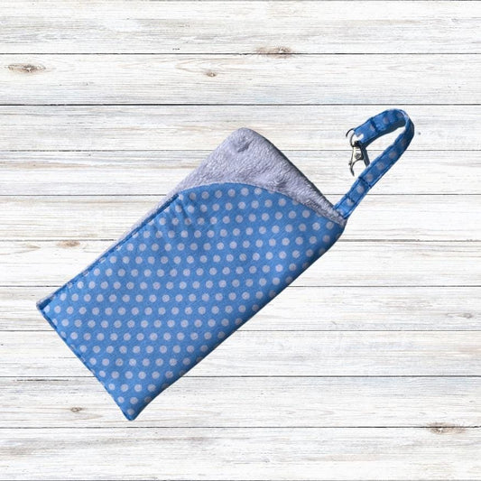 A soft padded glasses case in polka dot cotton and soft white velour lining. The glasses case also benefits from a lobster clip and key ring to fix to a bag strap, belt loop or just to hook.